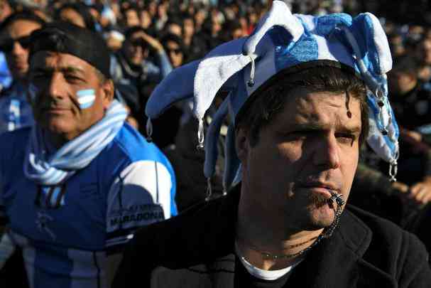 Tristeza e decepo em Buenos Aires com derrota da Argentina para a Crocia na segunda rodada da Copa