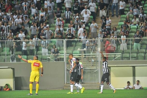 Confira imagens da partida entre Atltico e Vitria, no Independncia