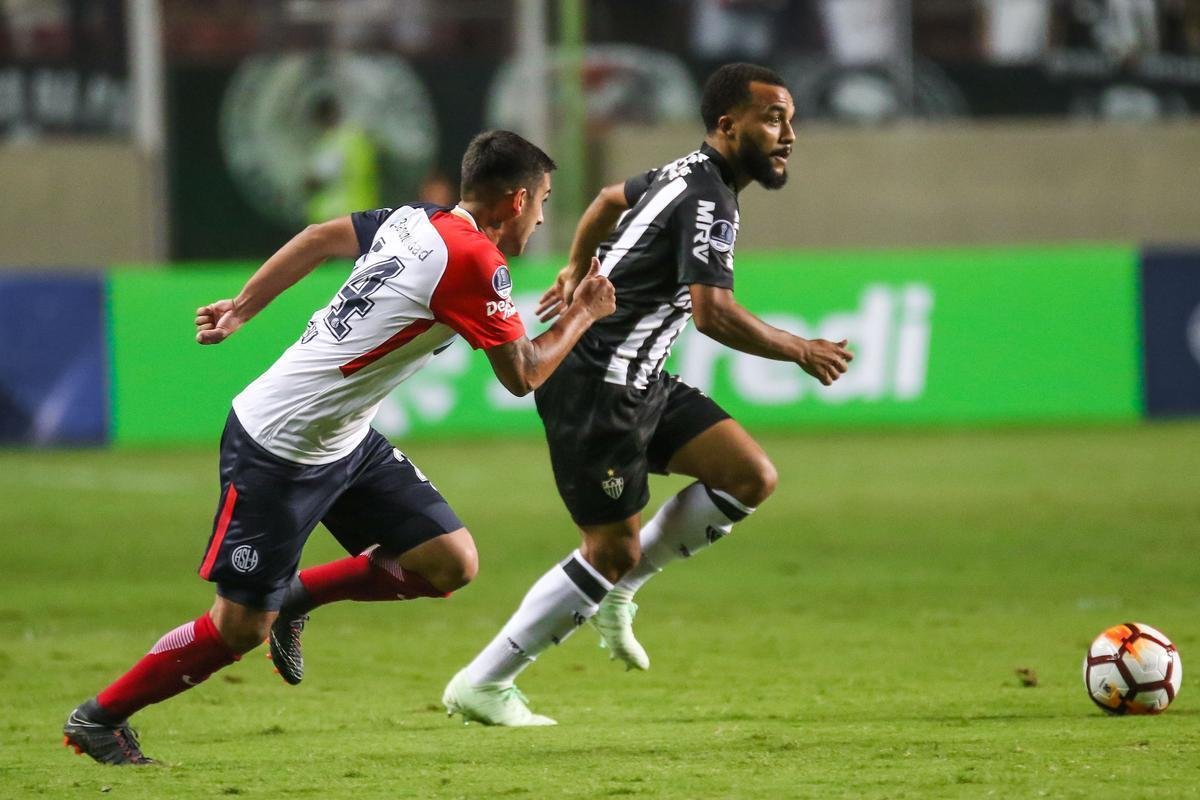 DEIXOU O CLUBE: Samuel Xavier - Indicado pelo ex-treinador alvinegro Oswaldo de Oliveira, o lateral-direito foi titular no incio da temporada. Falhas defensivas, entretanto, o levaram ao banco de reservas. Fez apenas oito jogos (todos como titular). Pelo clube, no fez gols e deu duas assistncias. O desempenho ruim fez com que o Atltico encerrasse o emprstimo. Samuel Xavier, ento, foi repassado do Sport ao Cear, clube que o jogador defende at hoje.