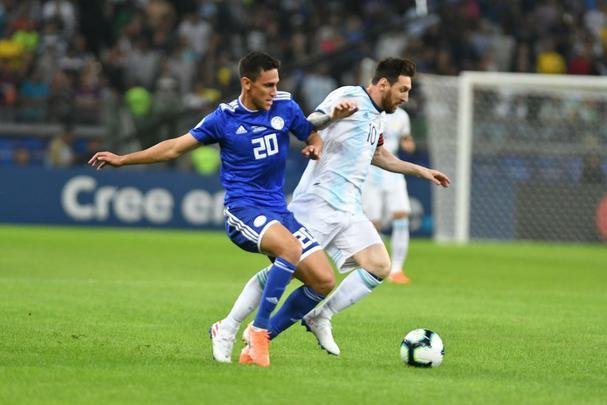 Fotos do duelo entre Argentina e Paraguai, no Mineiro, pela Copa Amrica