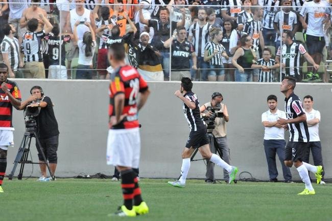 lances do primeiro tempo do jogo entre Atl�tico e Flamengo no Independ�ncia