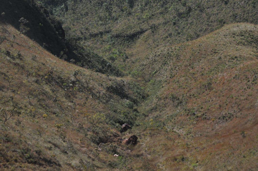 Foto do Mirante do Jatobá, em Brumadinho, local onde o volante Henrique, do Cruzeiro, sofreu acidente de carro na sexta-feira (26/6). Depois de deixar asfalto, passar sobre a vala e percorrer uma trilha, veículo do jogador, um Land Rover, caiu neste local. (Alexandre Guzanshe / EM DA PRESS)