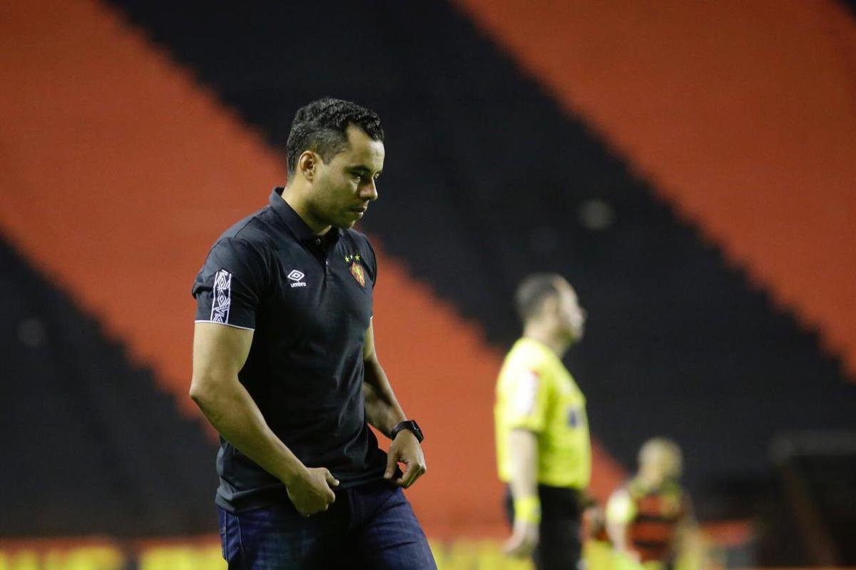 7. Jair Ventura (Sport) - desde 24 de agosto de 2020 no Leo da Ilha, o carioca de 41 anos conduz a equipe pernambucana na briga contra o rebaixamento  Srie B.