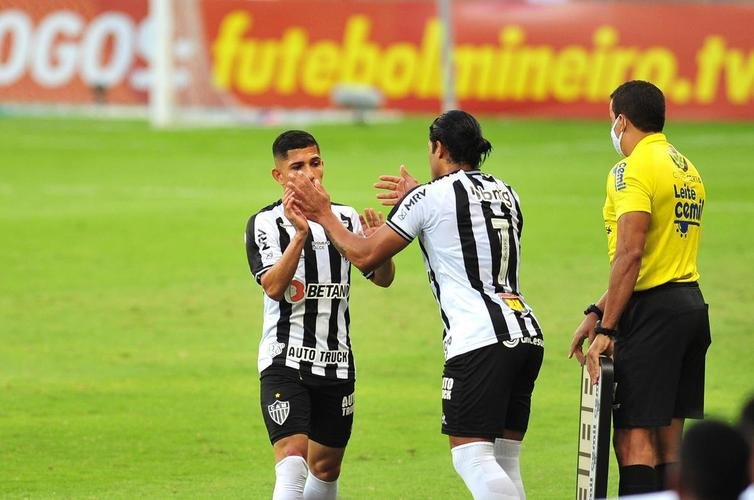 Airton marcou o gol do Cruzeiro no clssico contra o Atltico, depois de grande jogada pela esquerda