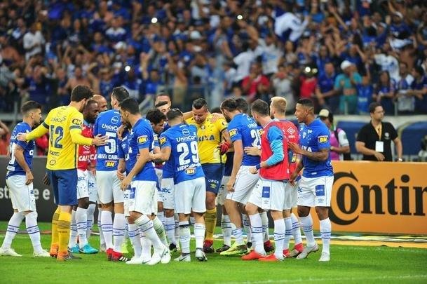 Fbio foi decisivo nos pnaltis, fez trs defesas e colocou o Cruzeiro nas semifinais da Copa do Brasil