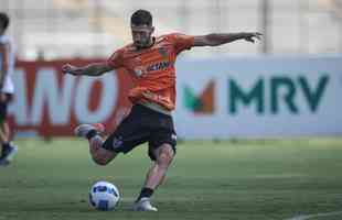 Fotos do primeiro treino de Junior Alonso no retorno ao Atltico