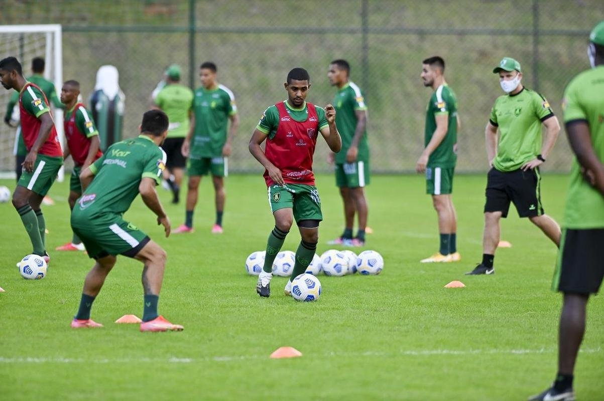 Mancini comandou primeiras atividades no Coelho nesta semana