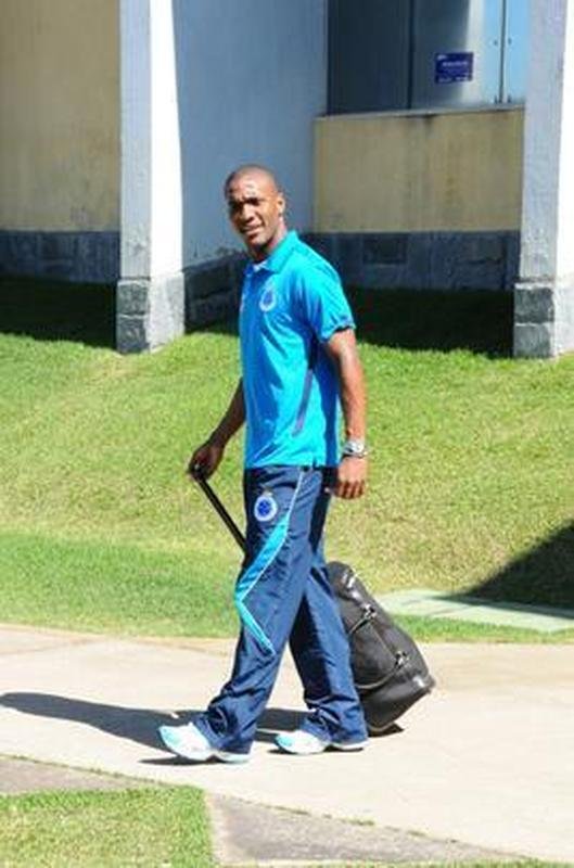 Aps gols importantes, ttulos, expulses e polmicas, Gilberto encerrou seu ciclo na Toca da Raposa II