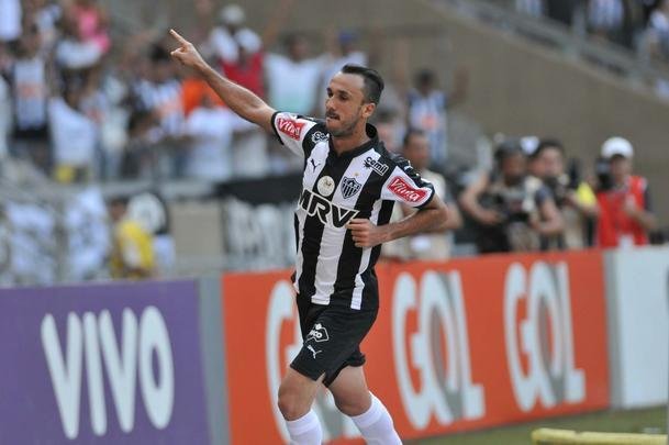 32º - Thiago Ribeiro - 2015/2016 - 43 jogos / 10 gols - 0,232 por jogo