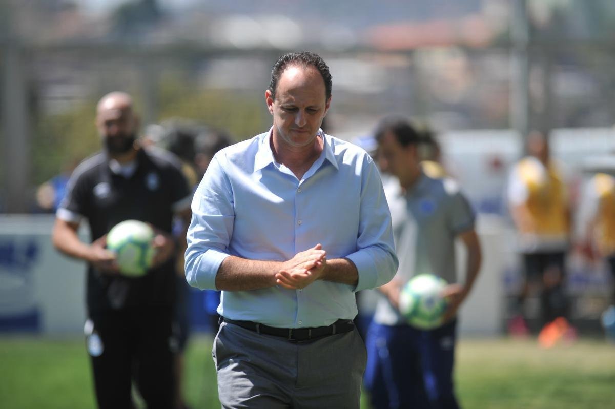 Lances da partida entre Cruzeiro e Grmio, no Independncia, pela 18 rodada do Campeonato Brasileiro