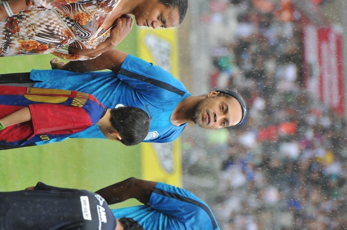Fotos do 'Game of Dreams', jogo festivo dos Amigos do Ronaldinho contra os Amigos do Penta