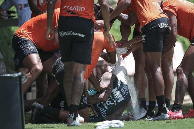 Atl�tico segue prepara��o para o cl�ssico; veja fotos