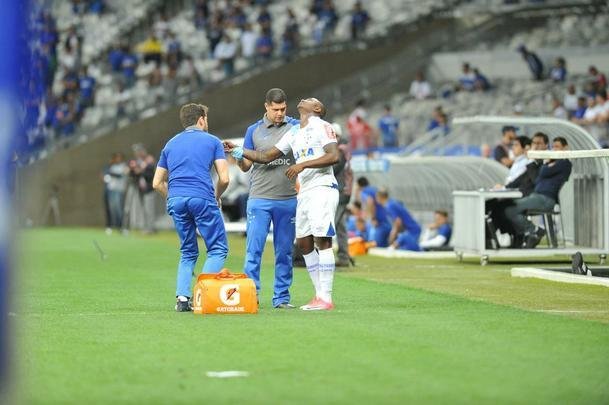 Imagens da torcida e da partida entre Cruzeiro e Santos, no Mineiro