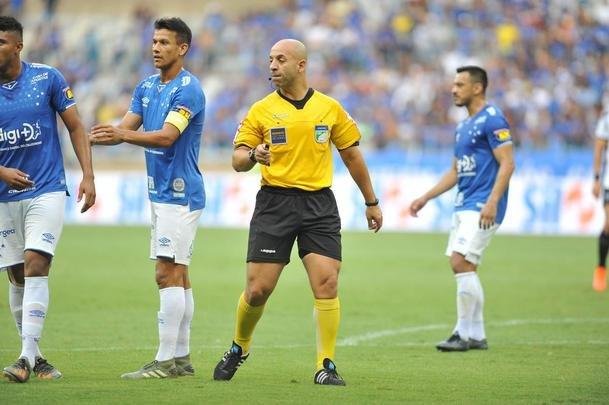 Fotos do primeiro tempo do clssico entre Cruzeiro e Atltico, no Mineiro, pelo Brasileiro