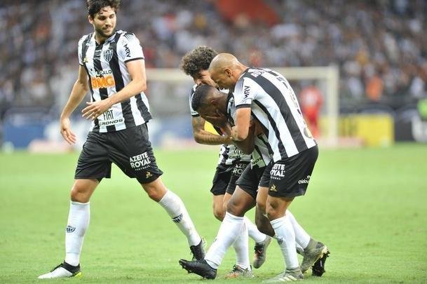 Marquinhos abriu o placar para o Atltico sobre o Gois com chute cruzado