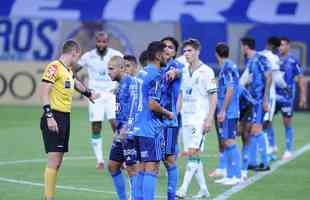 Fotos do duelo entre Cruzeiro e Amrica, pela Srie B, no Mineiro
