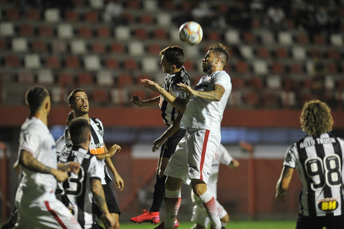 Villa Nova e Atltico se enfrentaram no Alapo do Bonfim, em Nova Lima, pelo Campeonato Mineiro