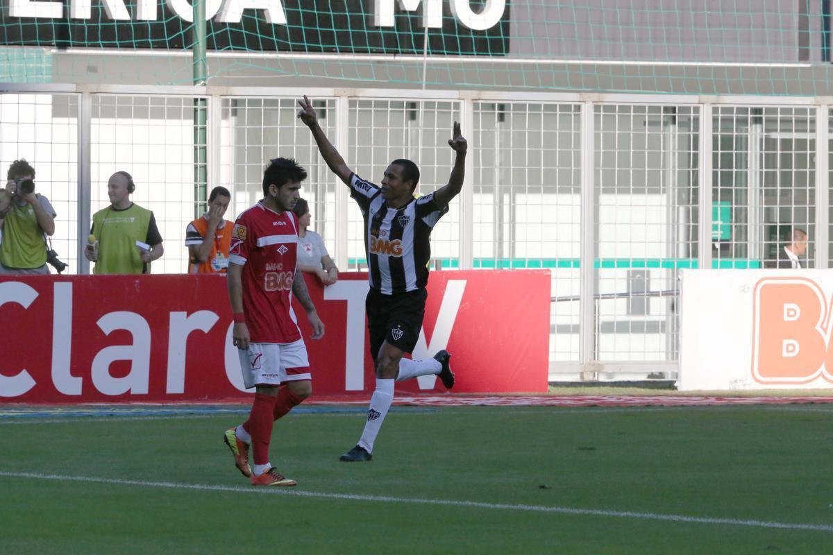 Semifinal do Campeonato Mineiro de 2013: Atltico venceu o Tombense no primeiro jogo, fora de casa, por 2 a 0, e no segundo jogo, em casa, por 5 a 1.