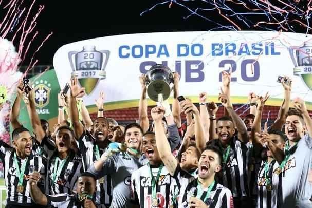 Galinho faz a festa no Rio de Janeiro depois de bater o Flamengo nos pnaltis