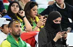 Fotos das torcidas de Brasil e Crocia no Estdio da Educao, em Al-Rayyan, no Catar, em duelo pelas quartas de final da Copa do Mundo