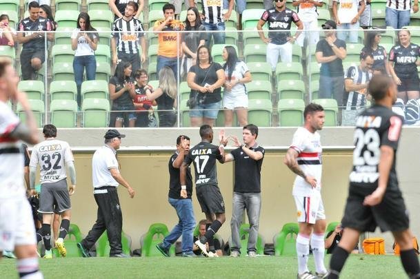 Galo saiu na frente, com Hyuri, mas levou virada do Tricolor. Maicon e Gilberto fizeram para o So Paulo