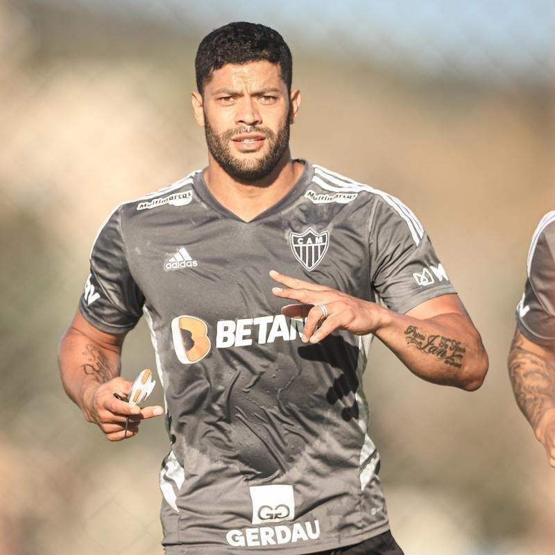 Nesta tera-feira (26), Cuca foi apresentado como treinador do Atltico - pela terceira vez na carreira. Primeiro, foi saudado pelo diretor de futebol Rodrigo Caetano e concedeu entrevista coletiva na sala de imprensa da Cidade do Galo. Depois, comandou o primeiro treino com o elenco no CT, j pensando no confronto contra o Internacional, pelo Campeonato Brasileiro.