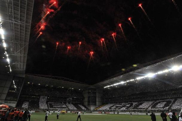 Fotos da torcida do Atltico no Independncia em dia de estreia de Robinho