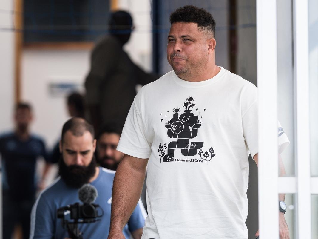 Dono de 90% das aes da Sociedade Annima do Futebol (SAF) do Cruzeiro, Ronaldo visitou Toca da Raposa II na vspera de Cruzeiro x Vasco, pela Srie B