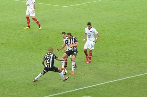 Fotos do duelo entre Atltico e Cerro Porteo, no Mineiro, pelo Grupo E da Copa Libertadores