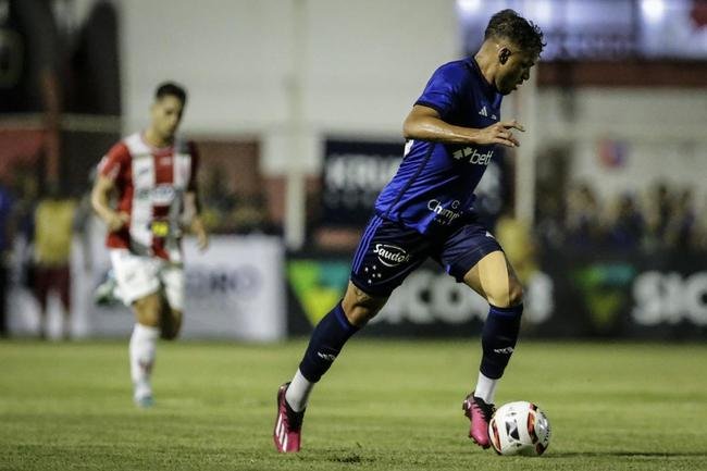 Neste sbado (18/2), o Cruzeiro visitou o Alapo do Bonfim, em Nova Lima, para medir foras com o Villa Nova, pela 6 rodada do Campeonato Mineiro.