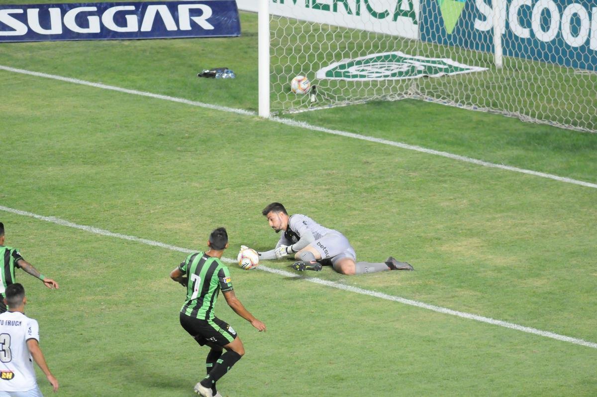 Marrony ampliou e fez 2 a 0 para o Atltico no segundo tempo
