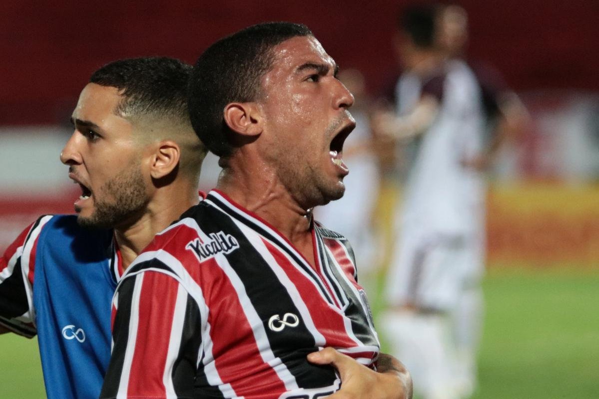 No Arruda, Jacuipense saiu na frente, com Railan. Mayco Félix, com dois gols, virou para o Santa. Os dois gols de Dinei, viraram novamente o placar, mas, nos minutos finais, Toty empatou para o Tricolor.