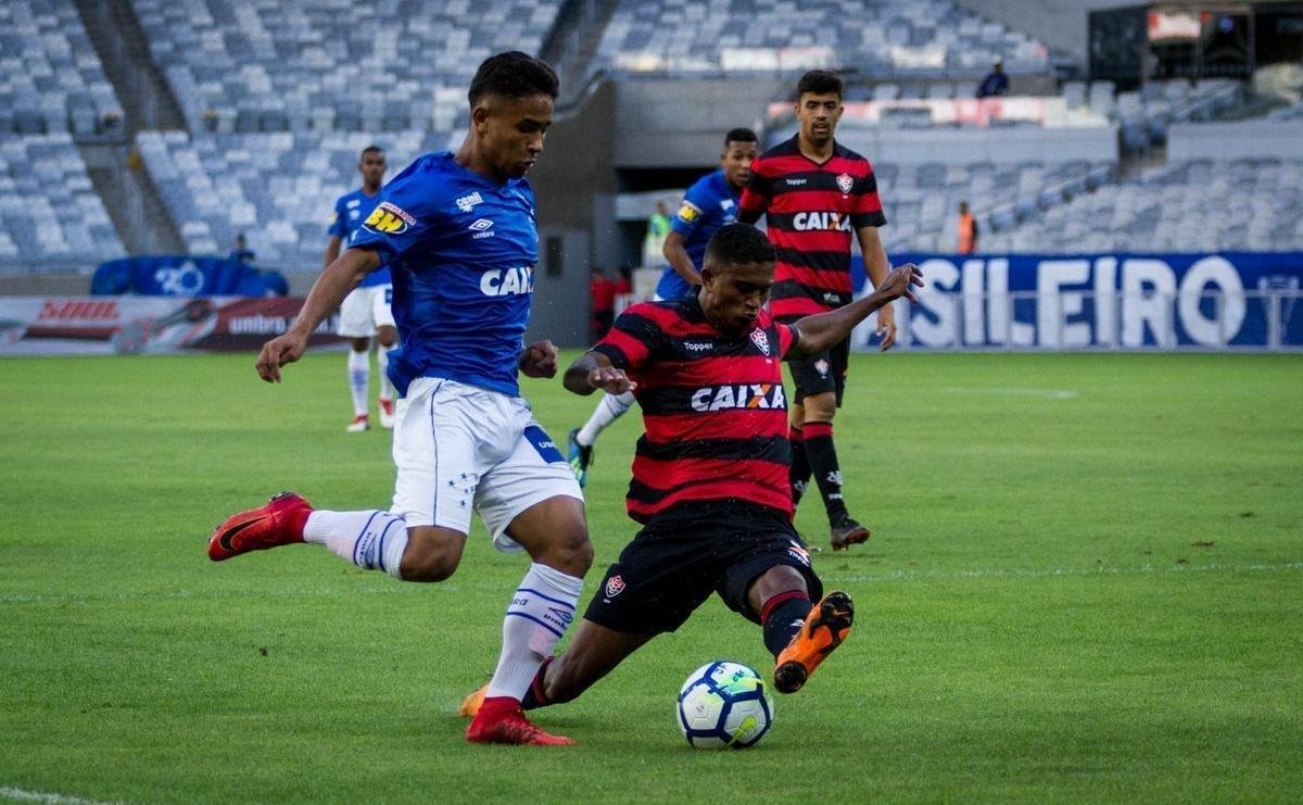 Pelo Brasileiro Sub-20, Cruzeiro derrotou Vitria por 1 a 0, no Mineiro, com gol de Ronaldo