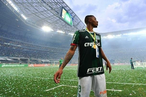 Palmeiras vence Chapecoense no Allianz Parque e conquista nono ttulo brasileiro. Dudu ergueu a taa