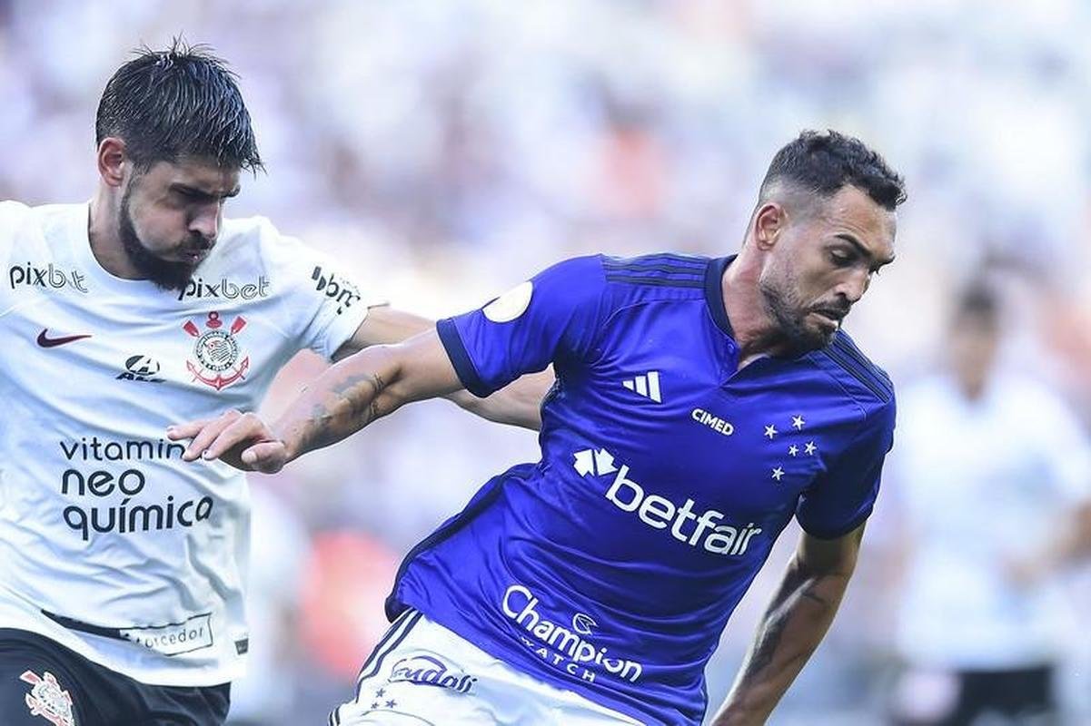 Pela primeira rodada do Campeonato Brasileiro, Corinthians e Cruzeiro se enfrentam na Neo Qumica Arena, em So Paulo