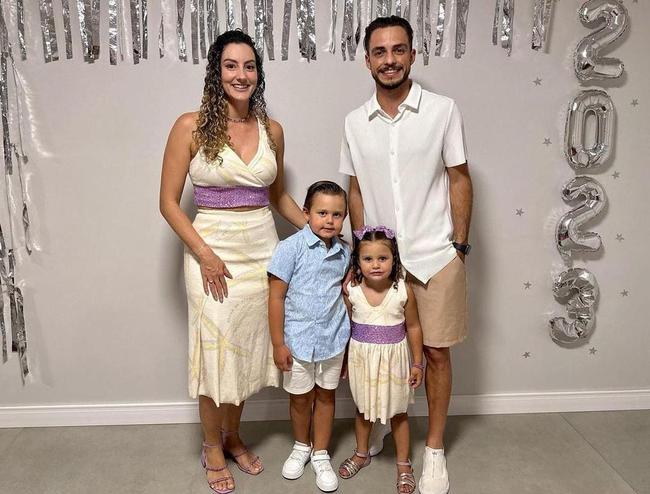Meia Hyoran com a esposa e filhos
