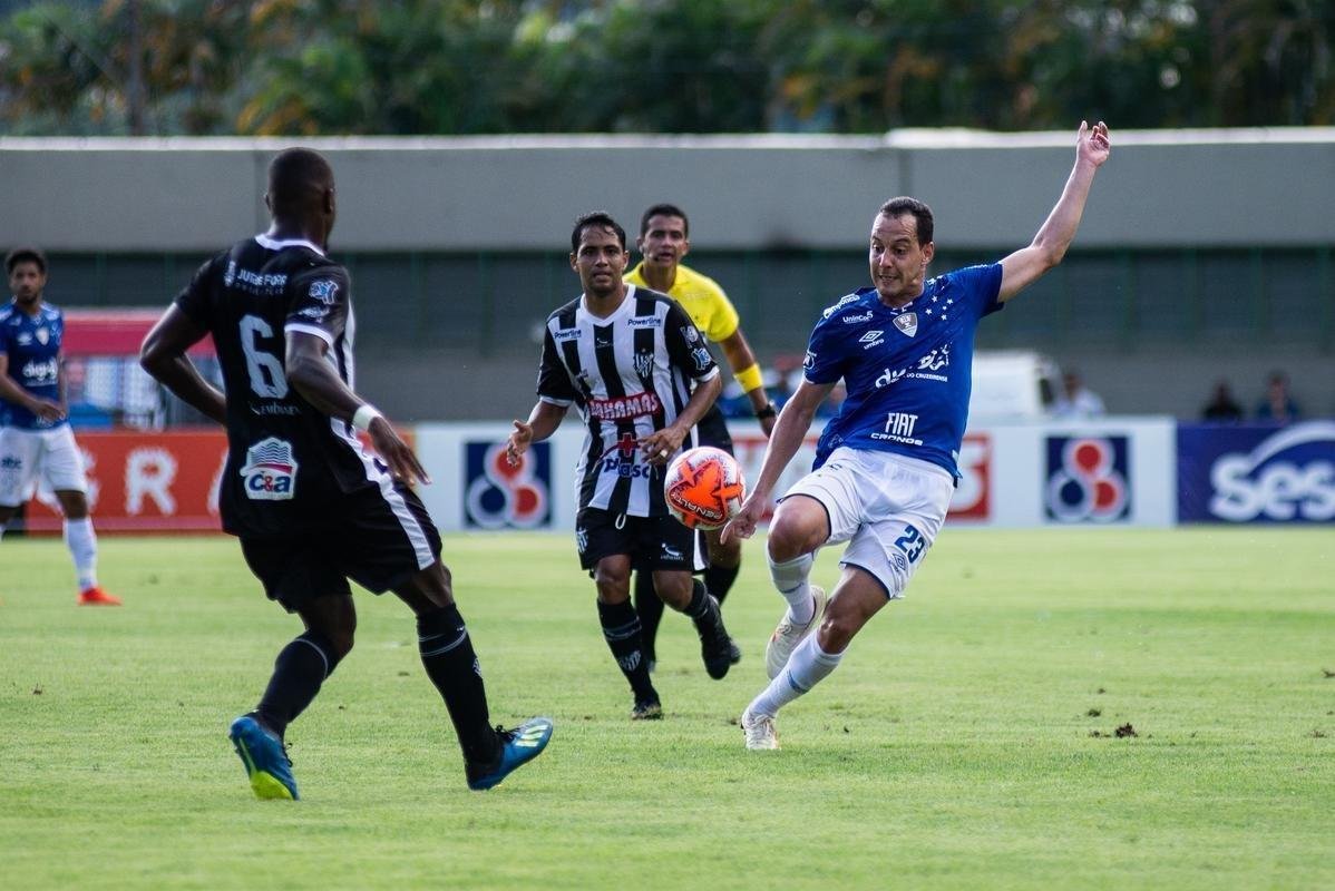 Fotos do jogo entre Tupi e Cruzeiro, em Juiz de Fora, pela dcima rodada do Campeonato Mineiro