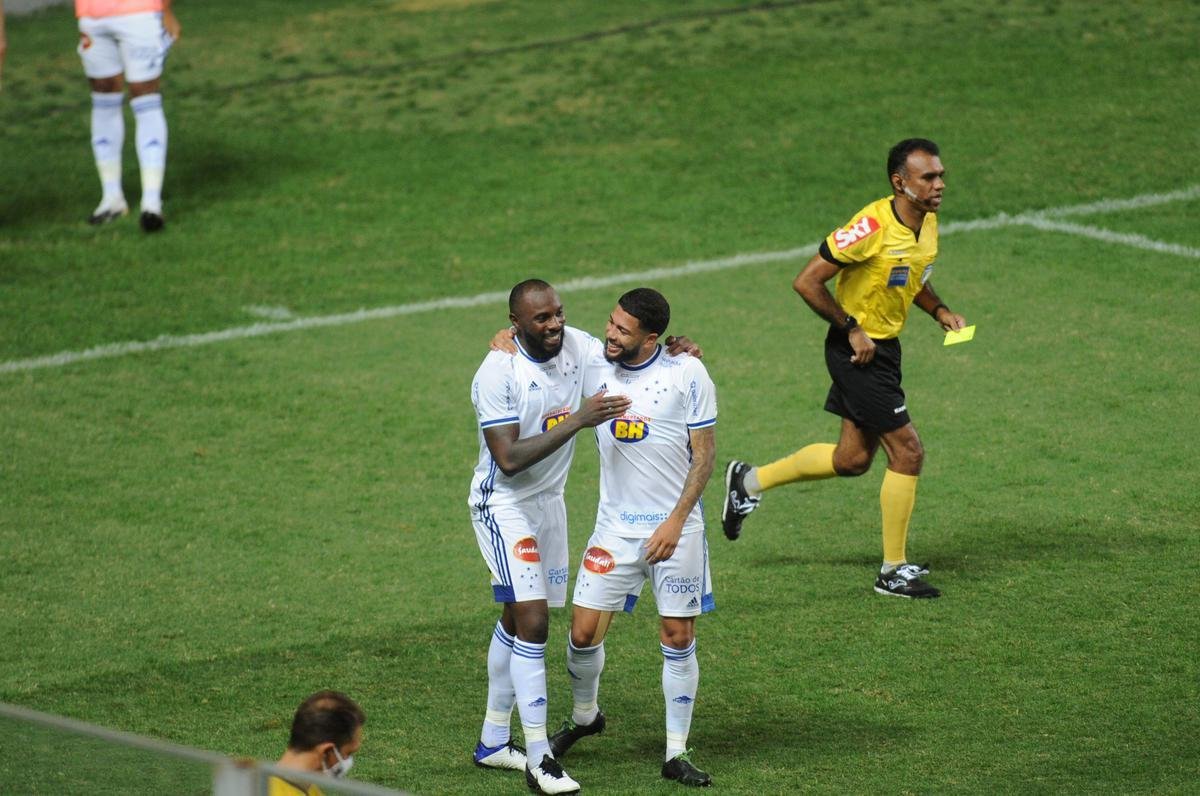 Fotos do jogo entre Amrica e Cruzeiro, no Independncia, em Belo Horizonte, pela 25 rodada da Srie B do Brasileiro