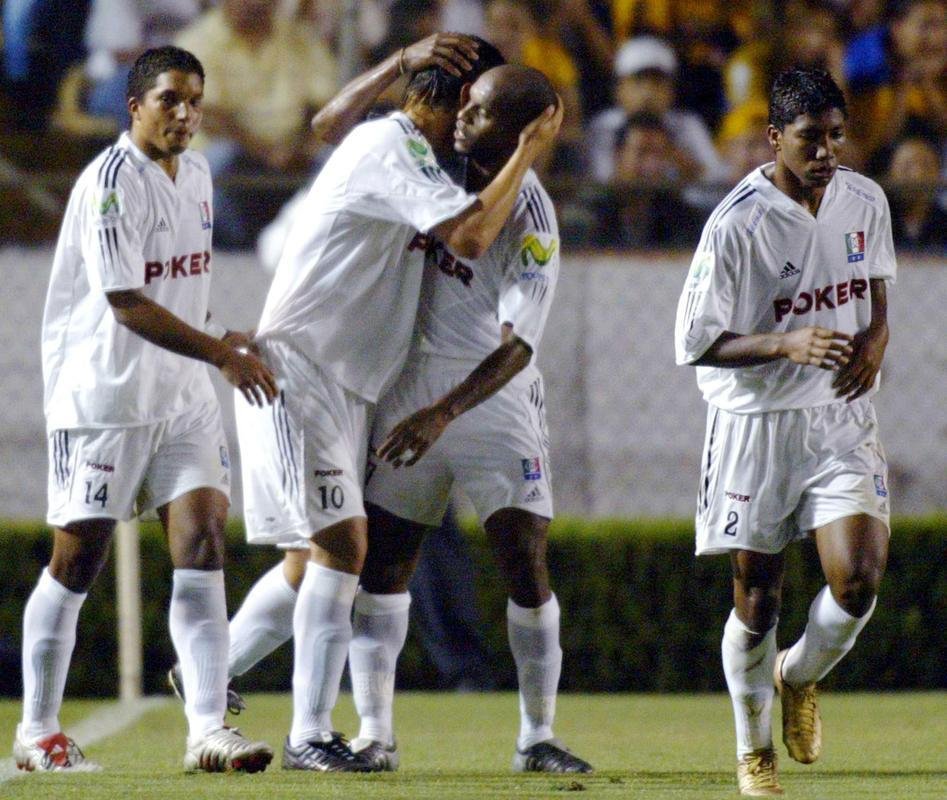 Em 2005, o Once Caldas-COL passou com duas vitrias, trs empates e uma derrota. O time foi eliminado nas oitavas de final.