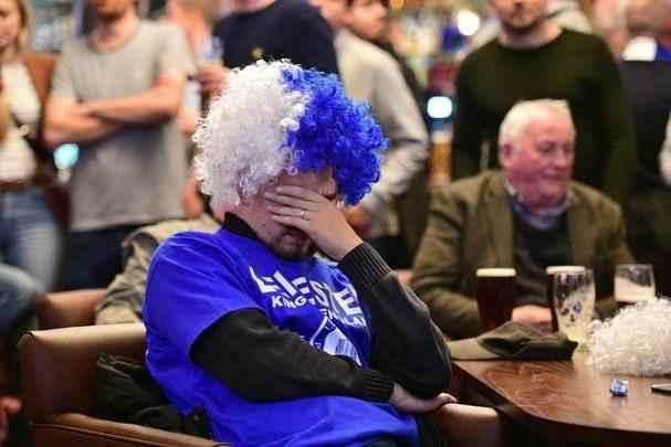 Empate entre Tottenham e Chelsea, por 2 a 2, garantiu o título inglês ao Leicester