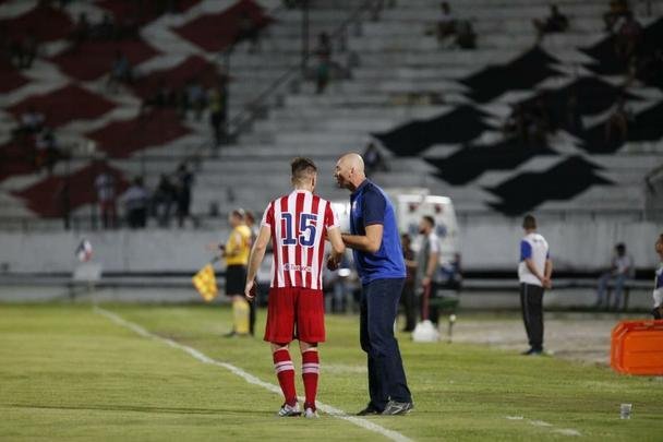 Equipes se enfrentaram no estdio do Arruda pela nona rodada da Srie C.