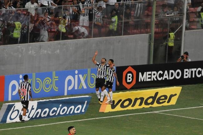 Fotos da vitria do Atltico por 2 a 0 sobre Atltico-GO pelo Campeonato Brasileiro
