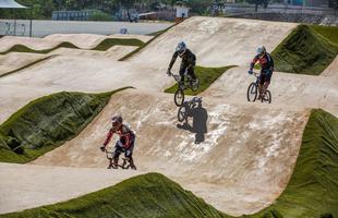 Localizado dentro do Parque Radical, em Deodoro, a pista de BMX tem percurso entre 300m e 400m