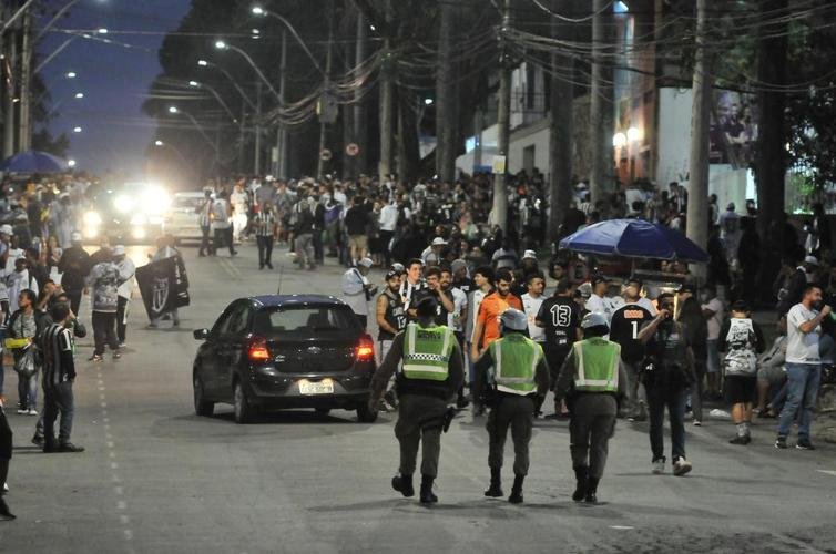 Torcida do Atltico movimenta ruas prximas ao Mineiro antes do jogo 