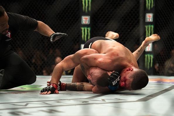 Nate Diaz vence Conor McGregor por finalização na luta principal do UFC 196