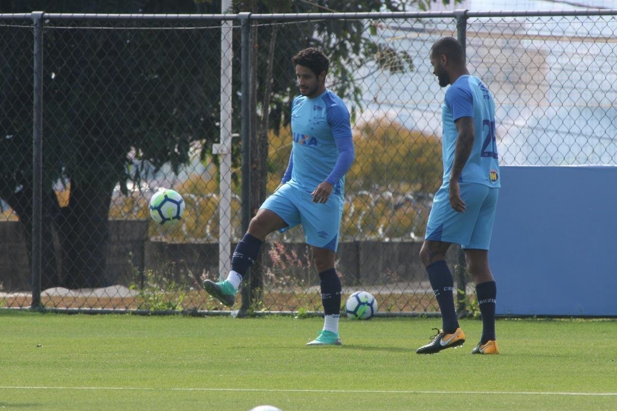 Presidente do Cruzeiro, Wagner Pires de S, acompanhou treino deste sbado, na Toca da Raposa II. Mais uma vez, Arrascaeta treinou normalmente e est cotado para iniciar como titular diante do Atltico-PR, na segunda-feira, no Mineiro, pelas oitavas de final da Copa do Brasil
