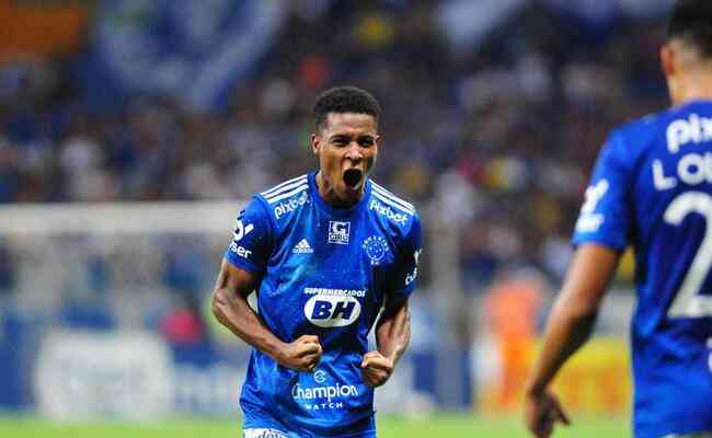 Cruzeiro vence Vasco por 3 a 0 e conquista acesso na Série B