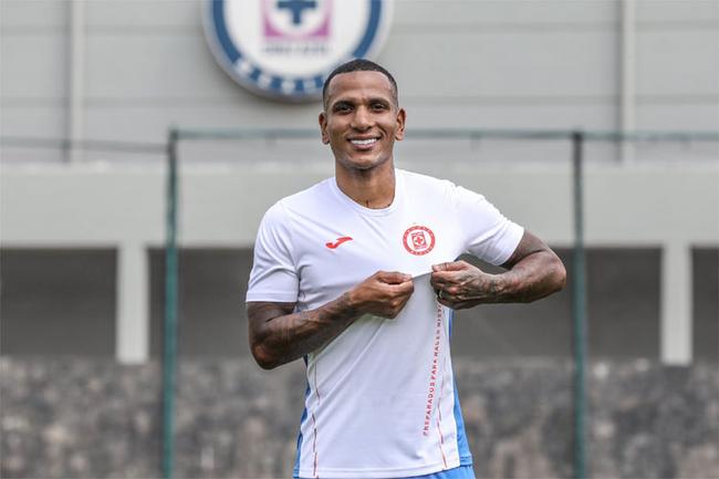 Otero foi apresentado pelo clube mexicano nesta quinta-feira