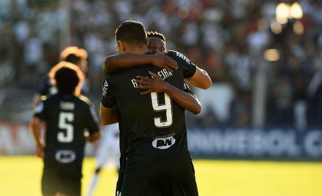 Ricardo Oliveira abriu o placar para o Atltico aos 28 minutos do primeiro tempo: 1 a 0