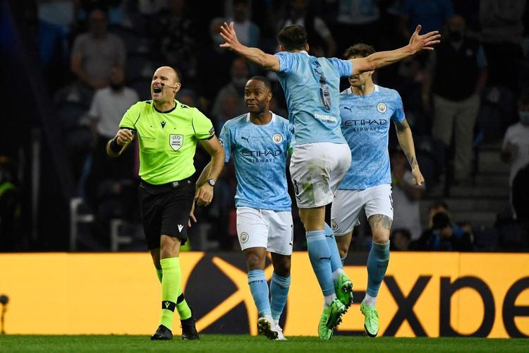 Imagens da grande decisão entre Manchester City e Chelsea no Estádio do Dragão